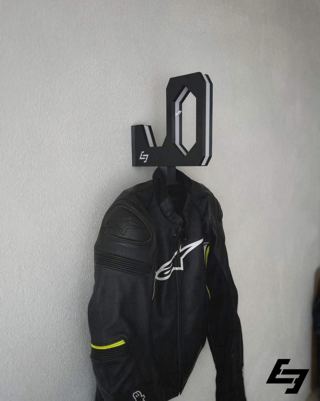 Gaderrobe für Motorradjacke und Helm