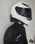 Helmhalterung mit Helm und Kombi 